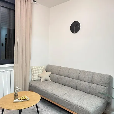 Square Apartment